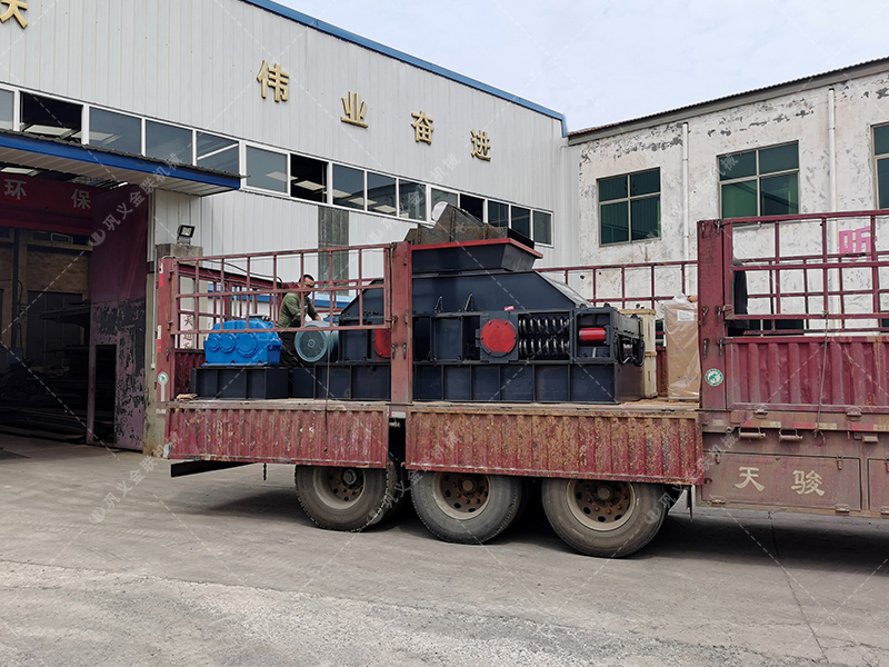 2PG1200x800型對輥制砂機(jī)發(fā)貨 單臺(tái)制砂機(jī)發(fā)往陜西